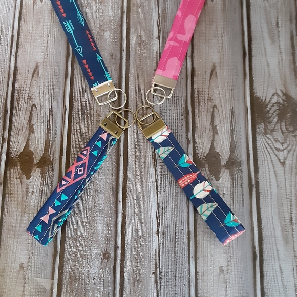 Arrows key chain wristlet - Picture 3 of 4